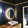 Salle de bain humide ? Voici comment le miroir infrarouge peut assainir l’air